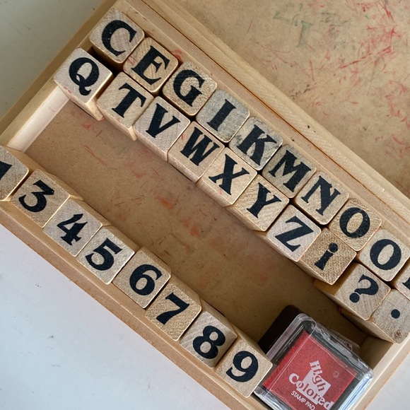 Vintage Wooden Box Collection of Wood Stamps. Alphabet, Numbers - Picture 5 of 8